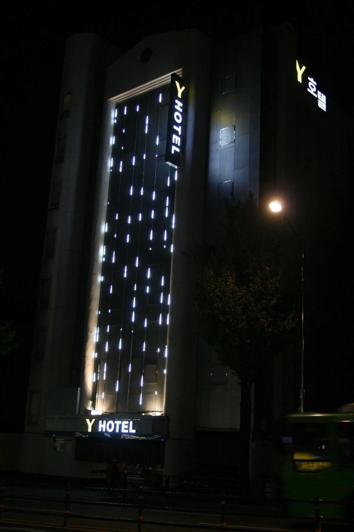 Hotel Y