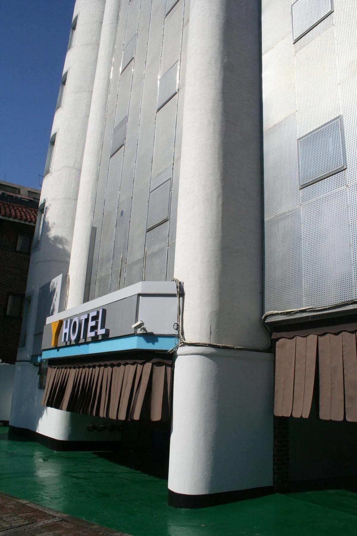 Y Hotel