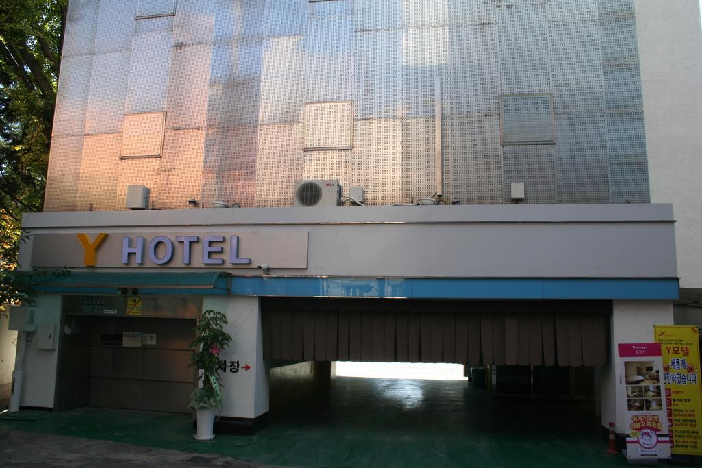 Y Hotel 3*