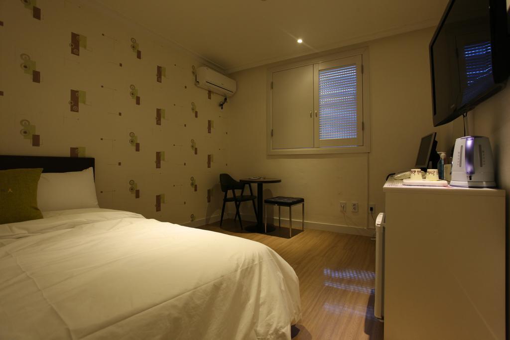 Hotel Y